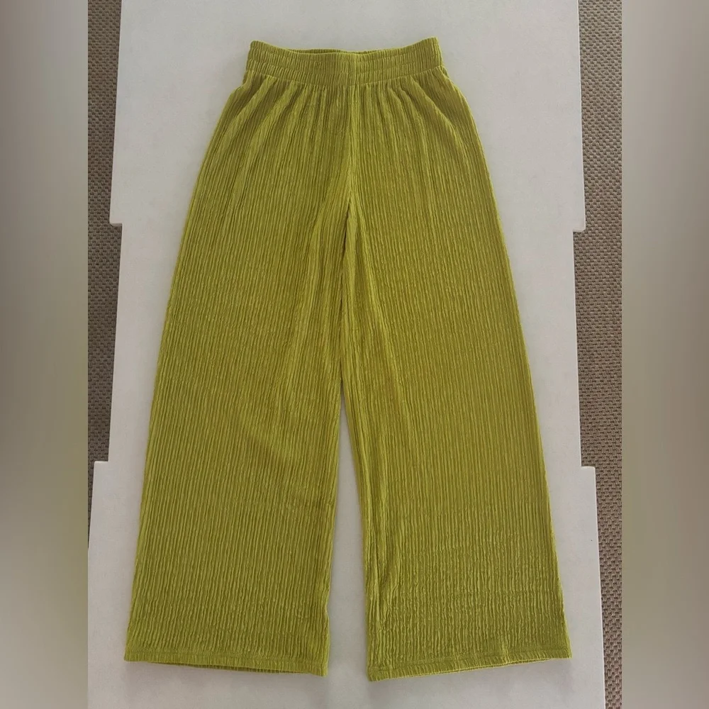 SOLD!!
Green Ribbed Comfy Lounge Set - Picture 6 of 10